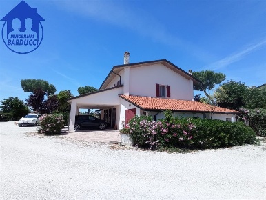 Foto Casa indipendente a San Mauro Pascoli di 209 m² con 10 locali