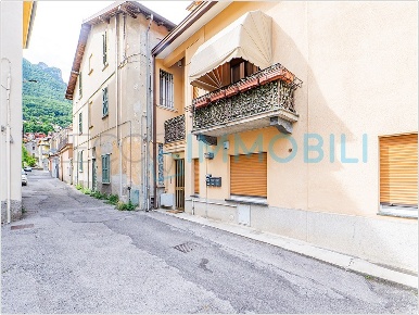 Foto Case semi ndipendenti in via volta, Valmadrera di 480 m² in vendita