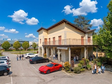 Foto Negozio in Via Provinciale, Pessano con Bornago Centro di 192 m²