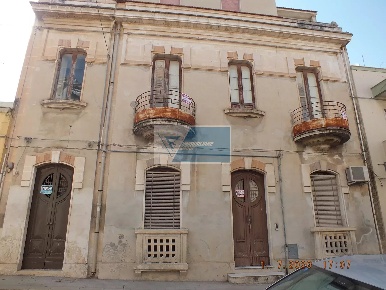 Foto Appartamento in Via Galileo Galilei, Rosolini con 11 locali in vendita