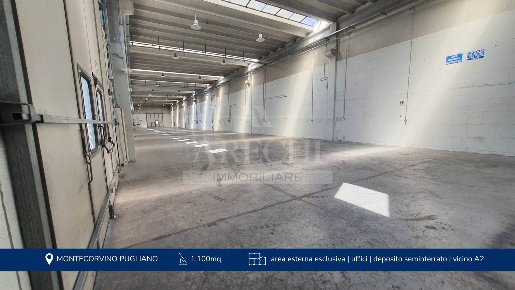 Foto Capannone industriale a Montecorvino Pugliano di 1380 m² con 10 locali