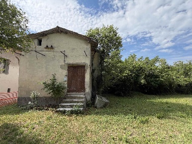 Foto Rustico a Camerino di 150 m² con 6 locali in vendita