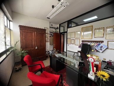 Foto Ufficio a Siena Fuori Porta Tufi di 70 m² con 4 locali in vendita