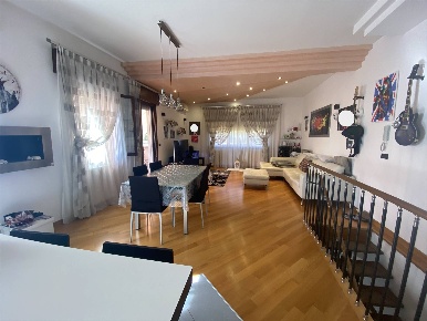 Foto Casa indipendente a Chioggia Sottomarina di 297 m² con 9 locali