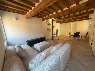 Foto Appartamento a Modena Centro Storico di 120 m² con 4 locali in vendita