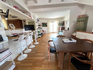 Foto Villa unifamiliare a Ancona Barcaglione di 250 m² con 10 locali