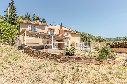 Foto Case semi ndipendenti a Riparbella di 156 m² con 5 locali in vendita