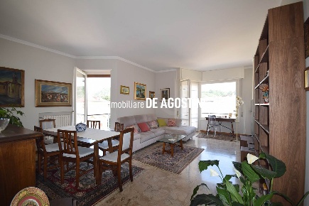 Foto Appartamento in Via Martiri della Libertà  14, Arona Centro di 126 m²