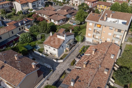 Foto Villa singola in Via Po 37, Portogruaro Centro di 160 m² con 4 locali