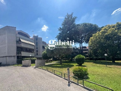 Foto Appartamento in Via ROBERTO LEPETIT 218, Roma di 115 m² con 4 locali