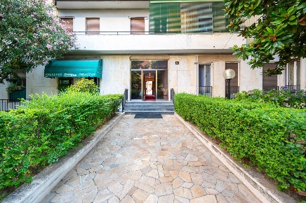 Foto Appartamento in Via Tavazzano 16, Milano Certosa di 75 m² con 3 locali