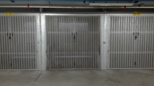 Foto Box in Viale Dalmazia 2, Lodi Centro Storico di 14 m² con 1 locali