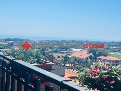 Foto Appartamento in Via Paolo Vasta 119, Aci Sant'Antonio Centro di 110 m²