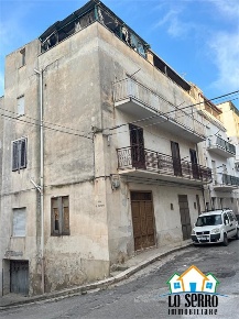 Foto Villa unifamiliare a Alcamo Semicentro di 270 m² con 18 locali