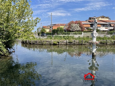 Foto Appartamento a Massa Marina di Massa Centro di 110 m² con 4 locali