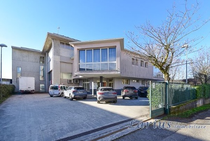Foto Capannone industriale a Mariano Comense Centro di 2000 m² in vendita