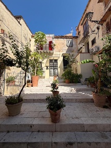 Foto Appartamento in Via CutÃ² 19, Monreale Centro di 98 m² con 3 locali