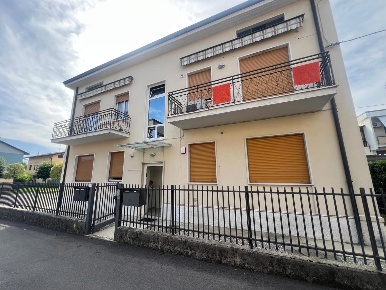 Foto Appartamento in Via Prealpi 43, Mariano Comense Centro di 85 m²