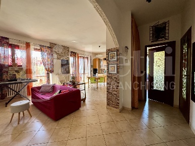 Foto Appartamento in Brandizzo, Volpiano di 86 m² con 4 locali in vendita