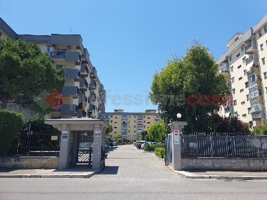 Foto Appartamento in Via Papalia 5, Bari Japigia di 108 m² con 4 locali