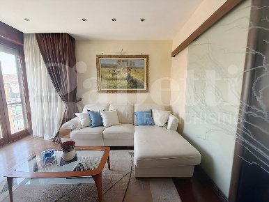 Foto Appartamento in Via C. Colombo 16, Angri Centro di 92 m² con 3 locali