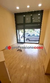 Foto Negozio in Petrarca, Pomezia Pomezia Centro di 60 m² con 2 locali