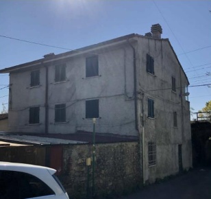 Foto Appartamento a Carrara Avenza di 113 m² con 2 locali in vendita