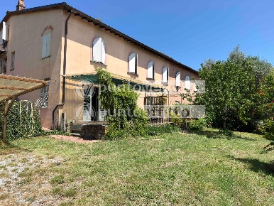 Foto Appartamento a Lucca Aquilea - Mastiano di 80 m² con 3 locali