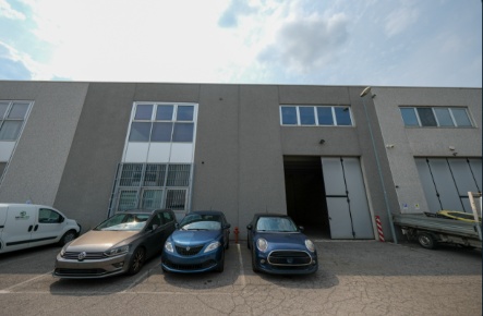 Foto Capannone industriale a Liscate di 890 m² con 6 locali in vendita