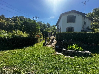 Foto Rustico a Gallicano di 72 m² con 4 locali in vendita