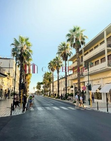 Foto Negozio a Forte dei Marmi Centro di 40 m² con 2 locali in vendita