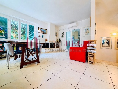 Foto Villa unifamiliare a Pietrasanta di 145 m² con 6 locali in vendita