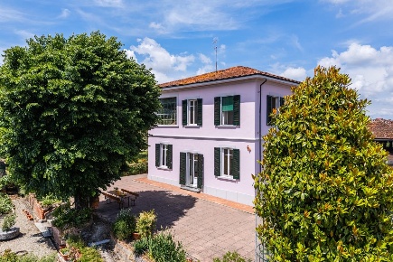Foto Villa unifamiliare a Santa Maria a Monte Centro di 388 m² in vendita