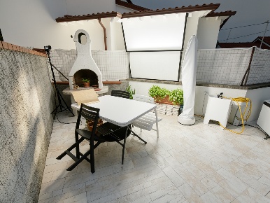 Foto Casa indipendente a Carrara Avenza di 65 m² con 3 locali in vendita