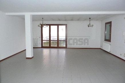 Foto Ufficio a Valdagno Centro di 80 m² con 4 locali in affitto