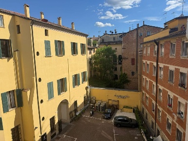 Foto Appartamento in Via Avesella 9, Bologna Marconi di 85 m² con 4 locali