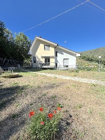 Foto Villa bifamiliare a Casarza Ligure di 154 m² con 8 locali in vendita