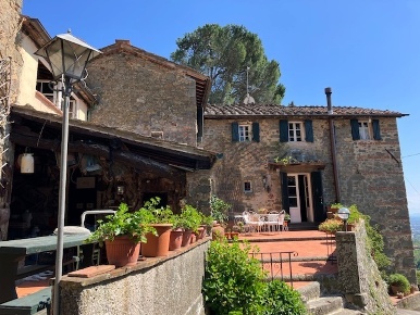 Foto Casale a Capannori Petrognano - San Gennaro di 210 m² con 17 locali
