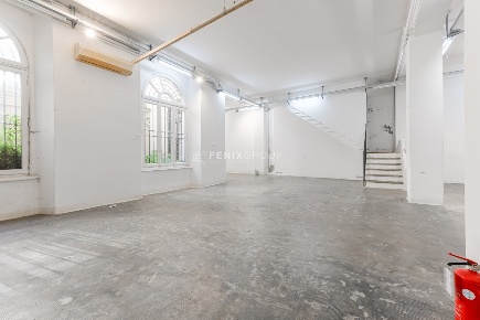 Foto Magazzino in Via Olona 25, Milano Corso Genova di 240 m² con 3 locali