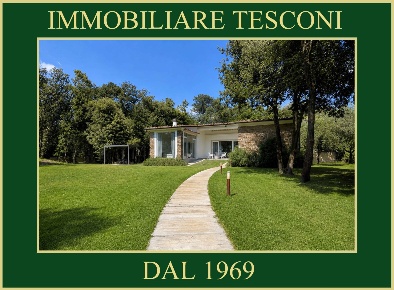 Foto Villa unifamiliare in VIALE ROMA 85, Pietrasanta di 170 m² in vendita