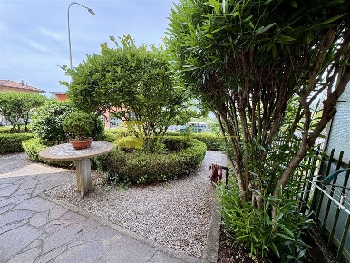 Foto Villa a schiera in VIA CORNEDO, Lecco Chiuso di 95 m² con 3 locali