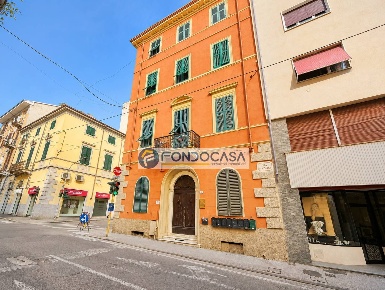 Foto Appartamento in Via roma, Carrara Centro di 195 m² con 6 locali