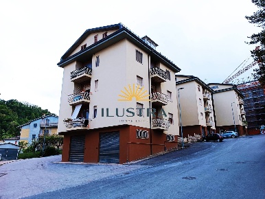 Foto Appartamento in via primo maggio 2, Comunanza Centro di 85 m²