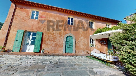 Foto Rustico in Via del grottone 20, Lucca Mutigliano - Torre di 310 m²