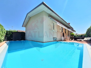 Foto Villa unifamiliare in Via Antonio Gramsci 12, Chiari Centro di 300 m²