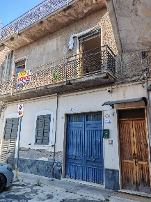 Foto Casa indipendente a Paternò di 138 m² con 4 locali in vendita