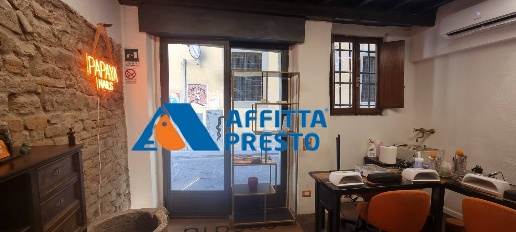 Foto Negozio a Firenze di 50 m² con 3 locali in affitto