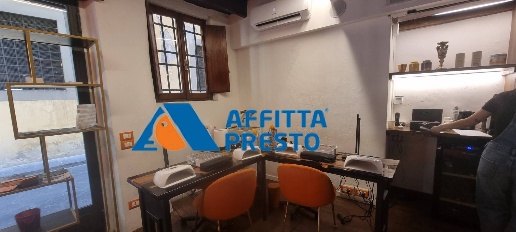 Foto Negozio a Firenze di 40 m² con 3 locali in affitto