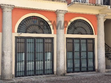 Foto Locale commerciale in Corso Camillo Benso di Cavour 17, Novara
