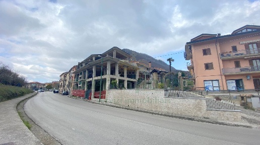 Foto Casa indipendente in via nazionale, Contrada di 395 m² con 8 locali